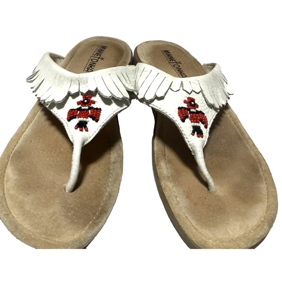 Minnetonka Beaded Thunderbird Fringe Sandals White Leather Thong Flip Flop Sz 8 - Picture 4 of 11